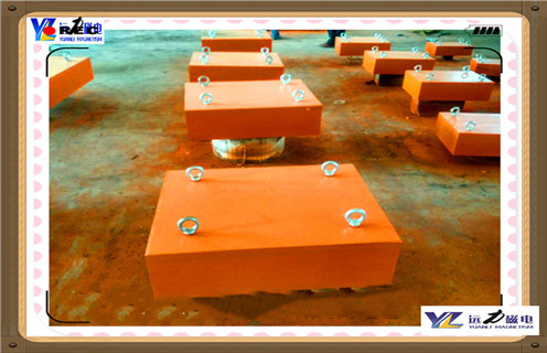 懸掛式永磁除鐵器，牽引車懸掛式永磁除鐵器批發(fā)知識(shí)參數(shù)_內(nèi)部磁塊安裝方法_牽引車懸掛式永磁除鐵器批發(fā)型號(hào)價(jià)格