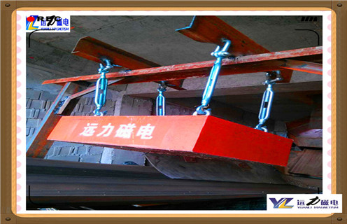 永磁除鐵器，云南懸掛式永磁除鐵器廠參數(shù)_內(nèi)部磁塊安裝方法_云南懸掛式永磁除鐵器廠型號(hào)價(jià)格 